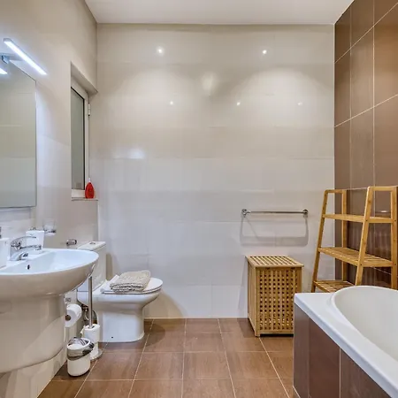 Modern 2 Bedroom Flat With Yard In Nbor1-1 Appartement Sliema