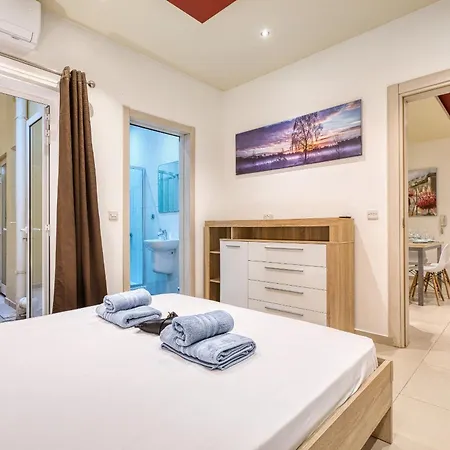 Appartement Modern 2 Bedroom Flat With Yard In Nbor1-1
