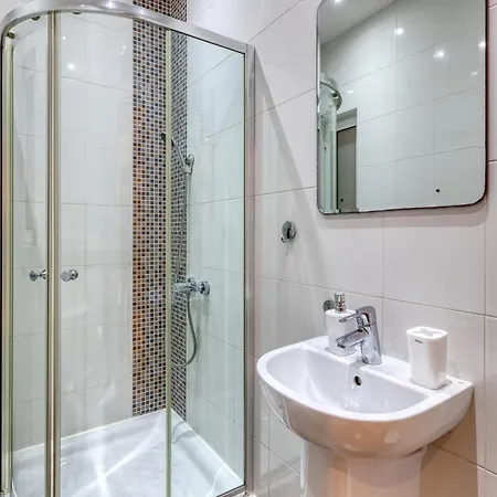 Modern 2 Bedroom Flat With Yard In Nbor1-1